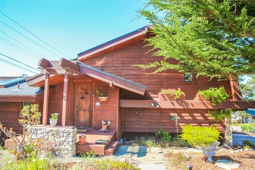 2 bed 2 bath Residential at 492 Dorset Street, Cambria, California 93428