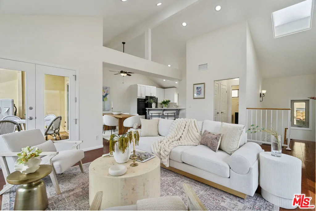 535 E Walnut Avenue B, El Segundo, California 90245