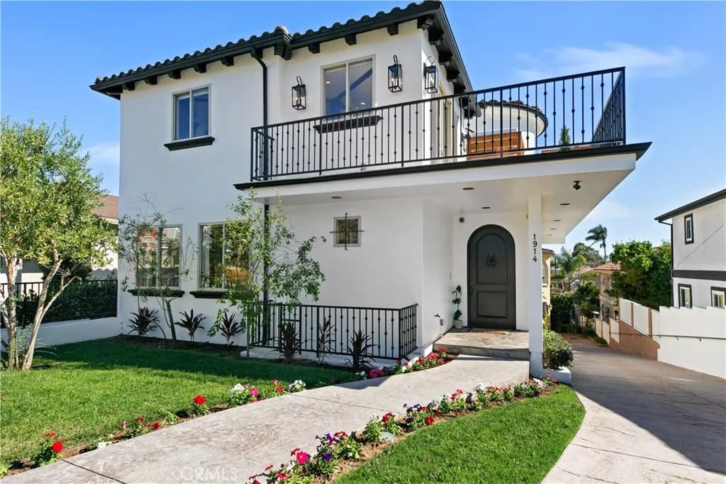 1914 Gates A, Redondo Beach, California 90278