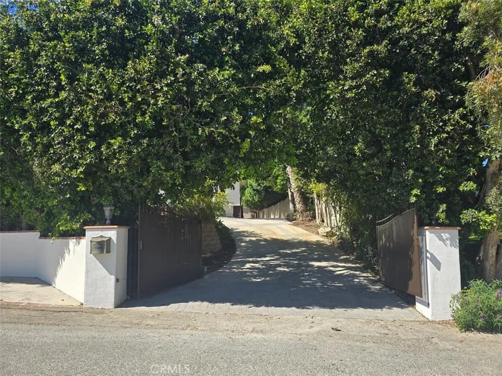 3 Saddlebow Lane, Rolling Hills Estates, California 90274