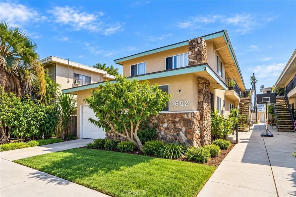 1652 W Lomita Blvd, Harbor City, California 90710